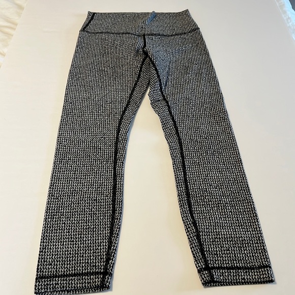 lululemon athletica Pants - Lululemon High Times Pant Sz 6 Houndstooth Print Black 25 in Inseam W5L92S Luon